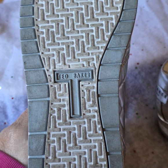 Ted Baker Lwoire Silver Croc-Embossed Sneakers - Picture 6 of 9